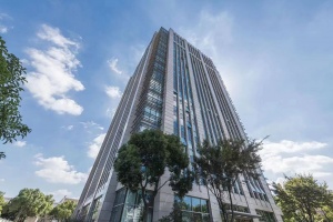 特价！首东国顺大厦546㎡简装修办公室出租仅2.9元