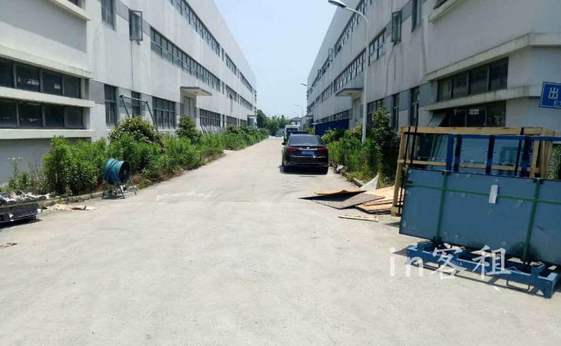 南汇14000平单层厂房14米带行车，可分割 