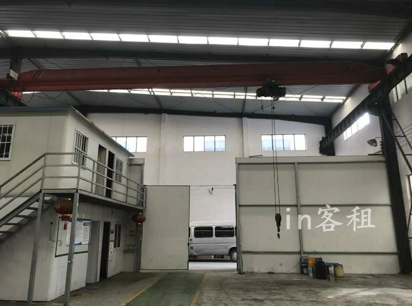 邬桥1050平厂房仓库出租，层高9米带行车，产证齐全面积可分割